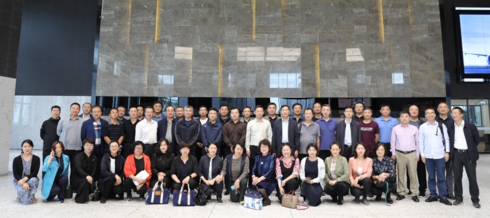 ������ί��УѧԱݰ�������׻𾺼���ҵ԰�ι۵���