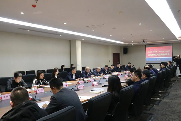 �����׻𾺼���ҵ���žٰ조԰���ں�˫��������������������֮�ž۷�չ��������̸��